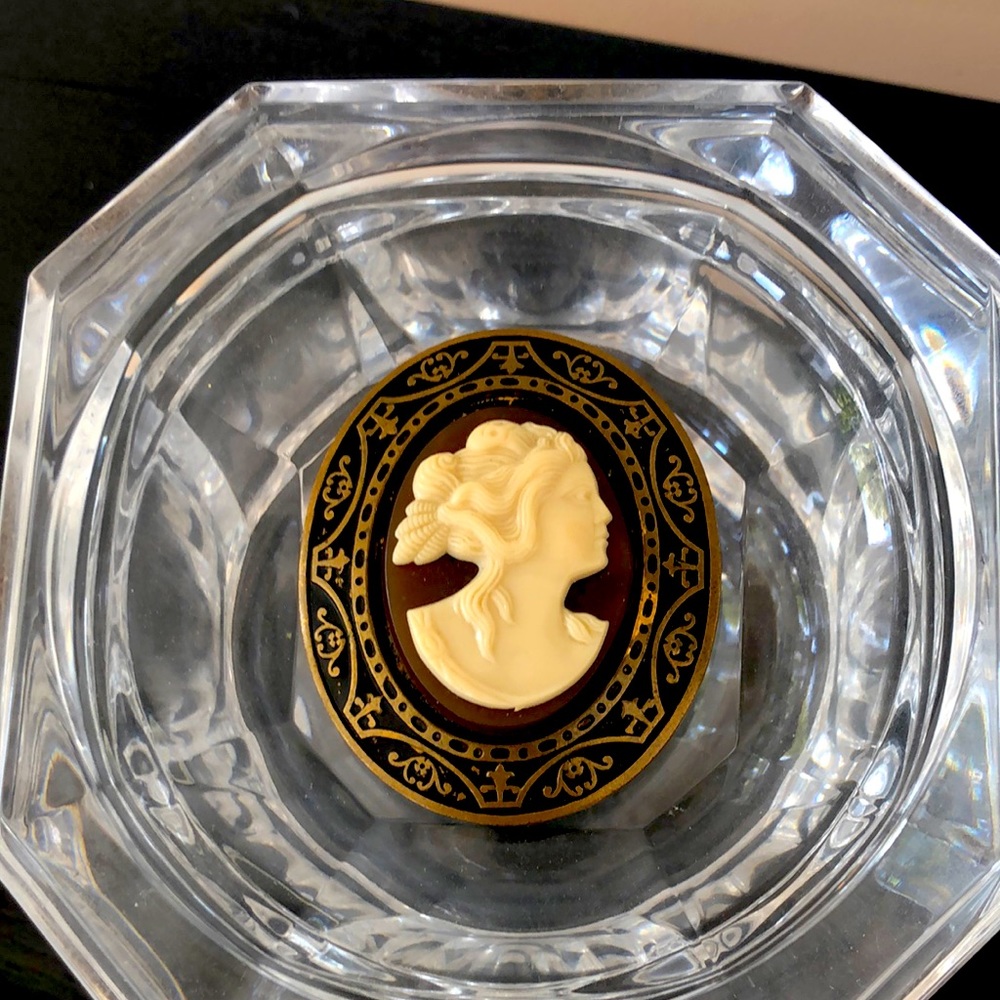 Vintage Cameo Brooch